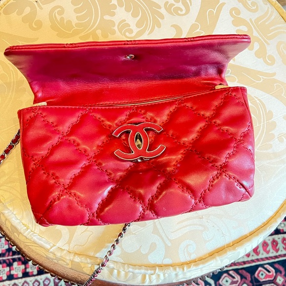 Chanel Burgundy Quilted Shoulder Bag - Picture 14 of 16